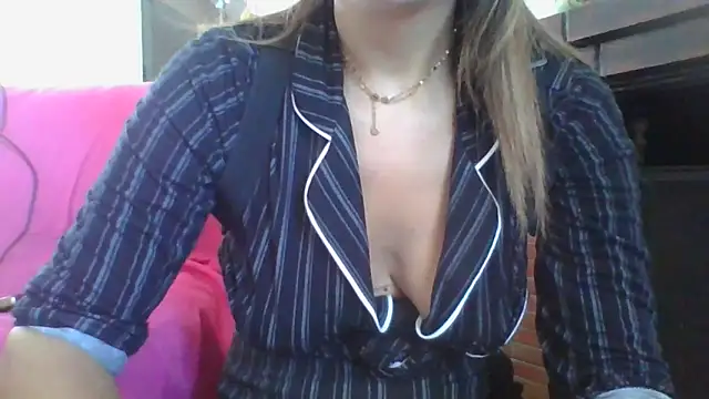 fammefatale1987 online show from April 28, 2026, 10:53 am