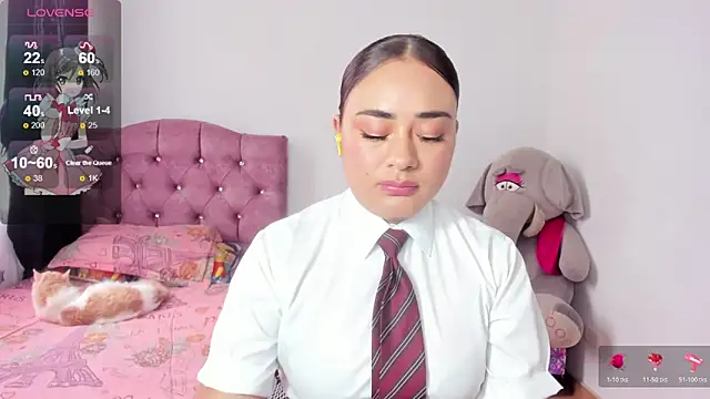 ReyleDoll online show from April 21, 2026, 9:17 pm