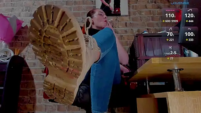 MrsVenus online show from March 4, 2025, 1:59 pm