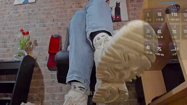 MrsVenus online show from March 13, 2025, 1:40 pm