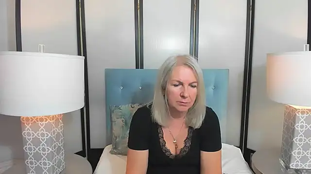 EricaTop online show from October 13, 2025, 4:18 pm