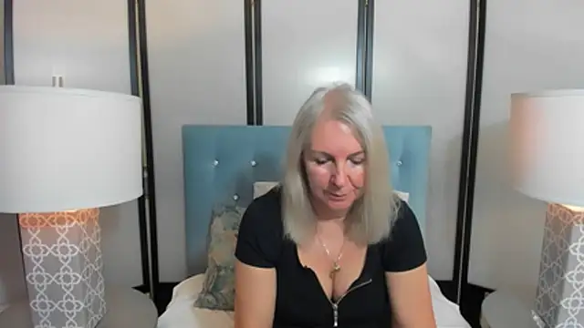 EricaTop online show from November 13, 2025, 9:36 pm