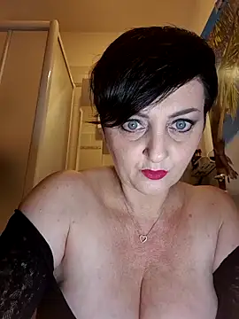 lucillabollente online show from October 12, 2025, 4:11 am