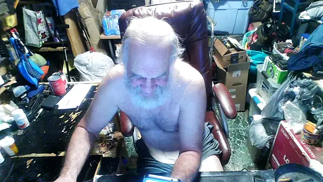 russtee online show from December 18, 2025, 11:22 pm