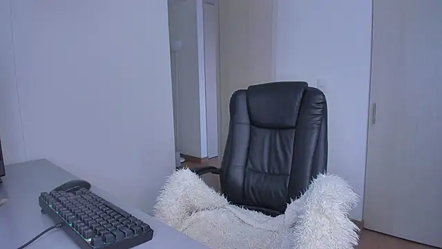 Lisegg  online show from February 18, 2025, 4:16 pm