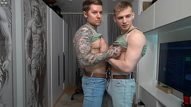 NickHOWLEN online show from April 24, 2026, 11:12 am