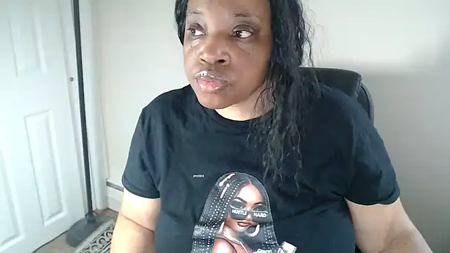 Sexymona1218 online show from April 18, 2026, 7:58 pm