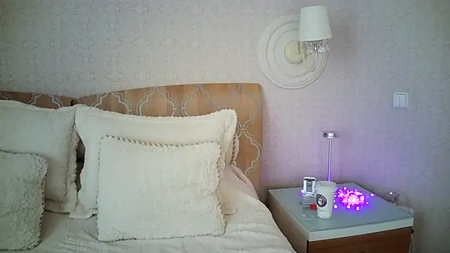 Luna Hoty online show from March 7, 2025, 11:40 am