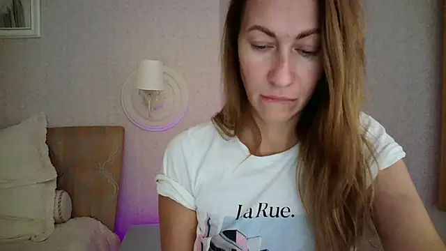 Luna Hoty online show from September 21, 2025, 2:57 am