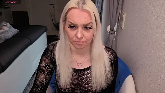 MIA-XXX online show from April 25, 2026, 4:26 am