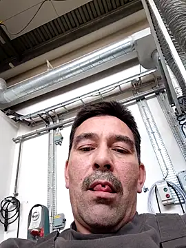 dick81 online show from May 15, 2026, 1:51 pm
