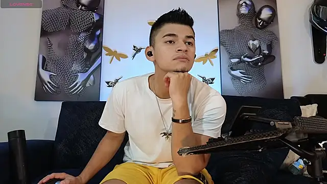 VikoHands online show from December 3, 2024, 1:52 am