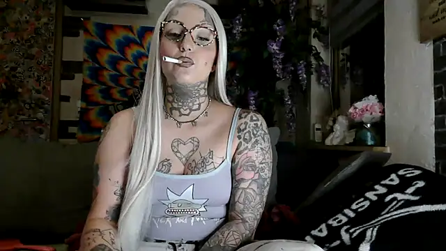 RoxxyInk online show from September 28, 2025, 10:15 pm