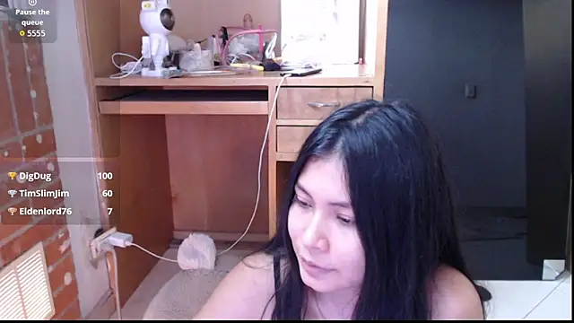 Snapshot of evolet01 chatting on April 19, 2026, 9:06 pm evolet01 online show from April 19, 2026, 9:06 pm