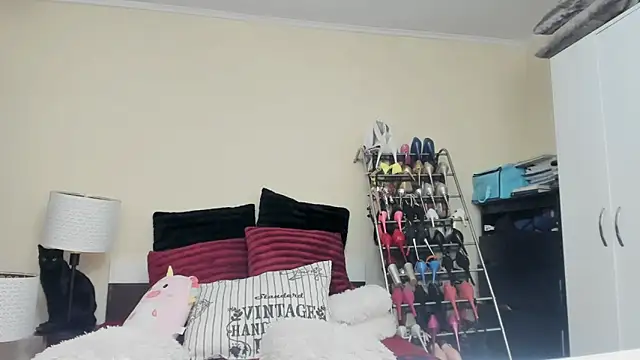 juliahayessxx online show from February 10, 2025, 8:00 pm