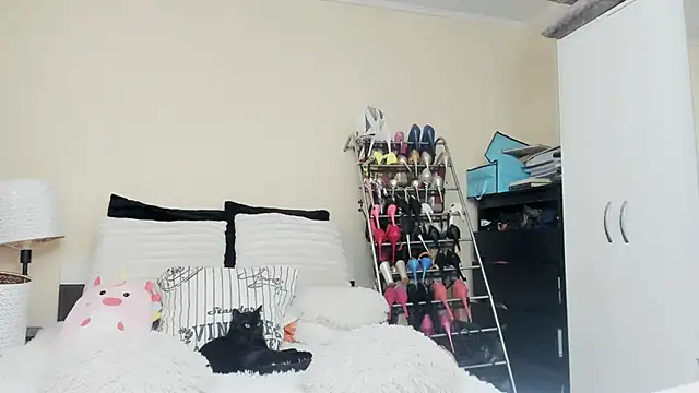 juliahayessxx online show from February 23, 2025, 8:00 pm