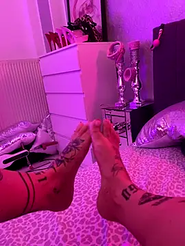  MelinaCurves  online show from November 10, 2025, 9:14 pm