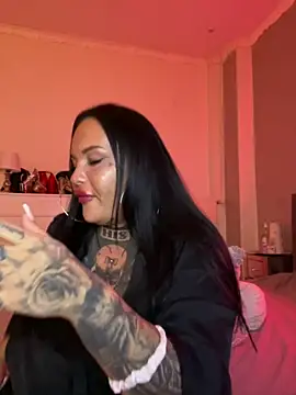  MelinaCurves  online show from April 16, 2026, 10:01 pm