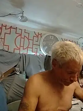 Biknight online show from April 18, 2026, 7:07 pm