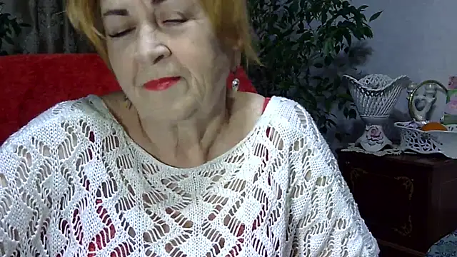 Emma52610 online show from December 28, 2024, 5:35 pm