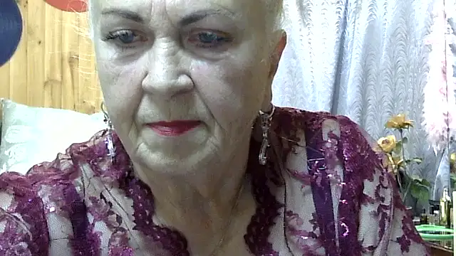 Emma52610 online show from October 16, 2025, 4:35 am