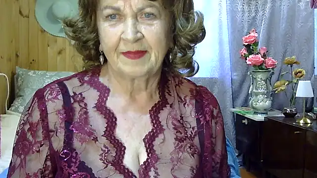 Snapshot of Emma52610 chatting on June 24, 2026, 11:42 am Emma52610 online show from June 24, 2026, 11:42 am