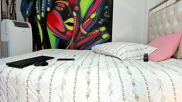 luna sexxy online show from April 23, 2026, 3:19 am