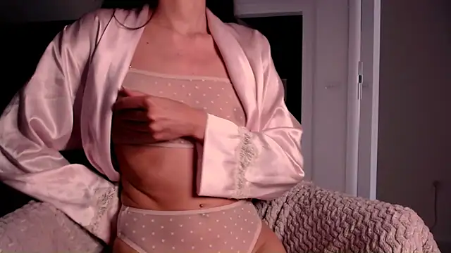 EvelynGG online show from April 23, 2026, 12:40 pm