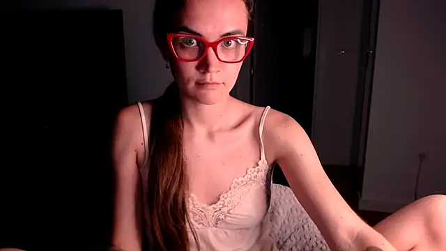 Snapshot of EvelynGG chatting on May 9, 2026, 6:24 pm EvelynGG online show from May 9, 2026, 6:24 pm