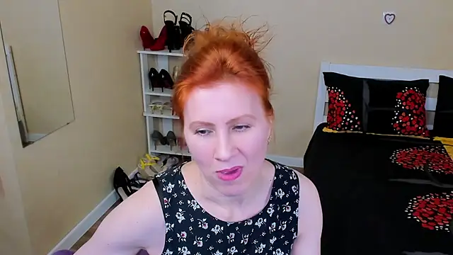 Snapshot of FoxySophia chatting on April 25, 2026, 12:08 pm FoxySophia online show from April 25, 2026, 12:08 pm