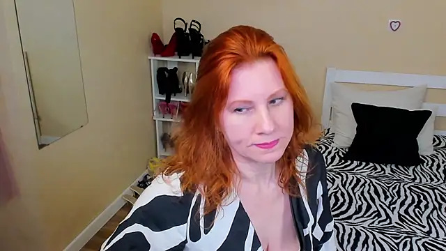 Snapshot of FoxySophia chatting on April 29, 2026, 2:48 am FoxySophia online show from April 29, 2026, 2:48 am