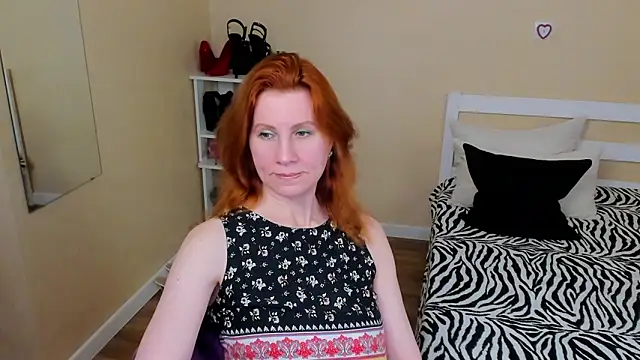 Snapshot of FoxySophia chatting on May 3, 2026, 2:39 am FoxySophia online show from May 3, 2026, 2:39 am