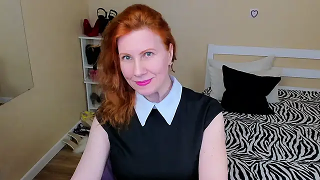 Snapshot of FoxySophia chatting on May 4, 2026, 4:41 am FoxySophia online show from May 4, 2026, 4:41 am