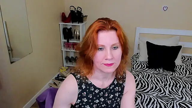 Snapshot of FoxySophia chatting on May 5, 2026, 6:16 pm FoxySophia online show from May 5, 2026, 6:16 pm