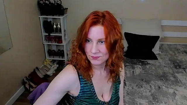 Snapshot of FoxySophia chatting on May 22, 2026, 6:24 pm FoxySophia online show from May 22, 2026, 6:24 pm