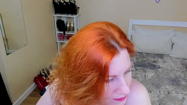 Snapshot of FoxySophia chatting on June 11, 2026, 12:43 am FoxySophia online show from June 11, 2026, 12:43 am