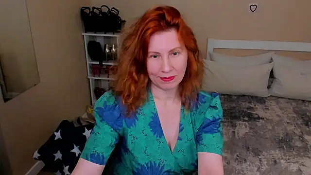 Snapshot of FoxySophia chatting on June 12, 2026, 6:07 pm FoxySophia online show from June 12, 2026, 6:07 pm