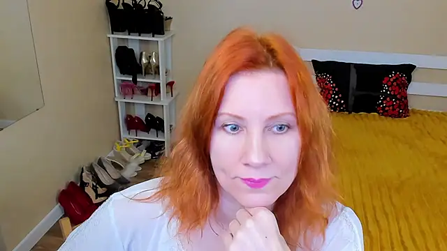 Snapshot of FoxySophia chatting on July 4, 2026, 8:37 pm FoxySophia online show from July 4, 2026, 8:37 pm