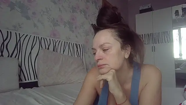 LindaStarS online show from December 15, 2025, 6:17 am