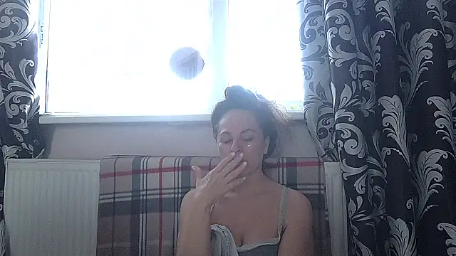 LindaStarS online show from April 7, 2026, 5:08 am