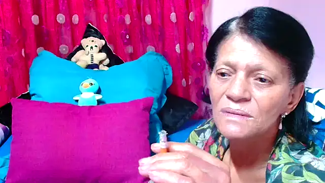 SLUTTYROXY online show from September 25, 2025, 6:17 am