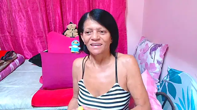 SLUTTYROXY online show from January 13, 2026, 5:40 pm