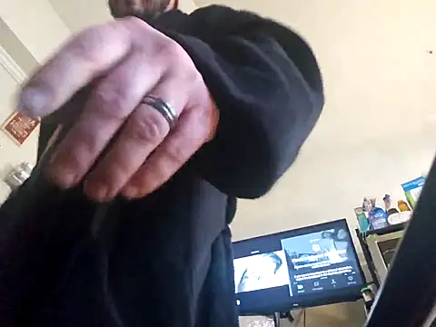 Snapshot of UncutHammer69 chatting on January 5, 2026, 5:27 pm UncutHammer69 online show from January 5, 2026, 5:27 pm