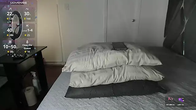 moonsweet1 online show from April 12, 2026, 11:37 am