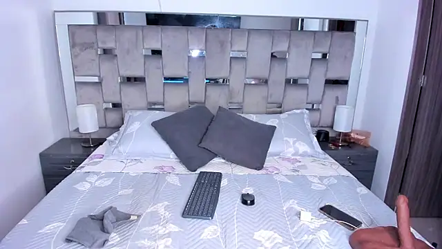 Cammiila online show from February 3, 2025, 5:46 pm