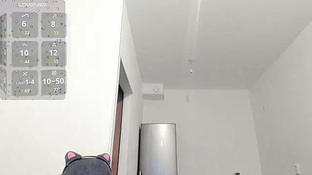 MilaniaCute online show from March 8, 2025, 6:37 pm