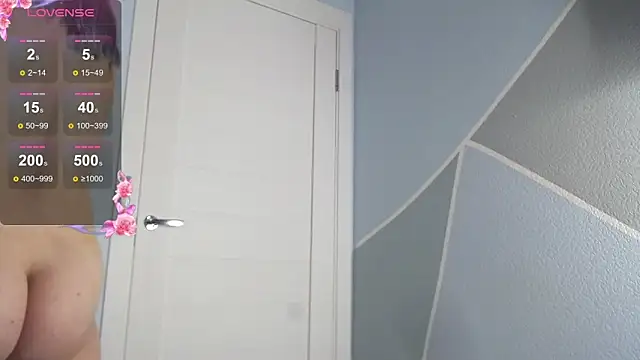 Snapshot of MilaniaCute chatting on December 18, 2025, 5:30 pm MilaniaCute online show from December 18, 2025, 5:30 pm