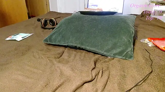 victoria97 online show from April 14, 2026, 5:08 pm