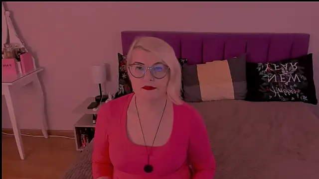 sabrinamacmarren online show from February 4, 2025, 12:33 pm