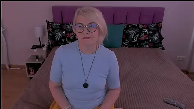 sabrinamacmarren online show from February 6, 2025, 8:29 am